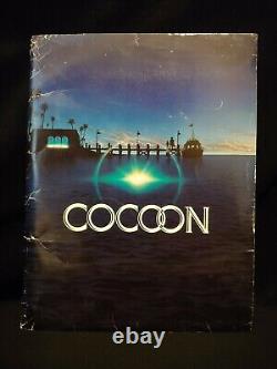 Cocoon Movie Memorabilia Folder Story, Production, Cast And Credits, Stills