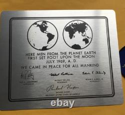 First Man movie Apollo 11 man on the moon prop plaque and film crew patch NASA