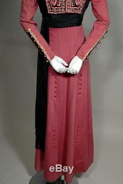 JAMES CAMERON'S TITANICAuthentic 1910s VINTAGE ANTIQUE EMBRD ARTS & CRAFTS GOWN