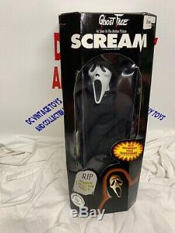RIP Horror Collector Series SCREAM Ghost Face doll Wes Craven Spencer Gifts