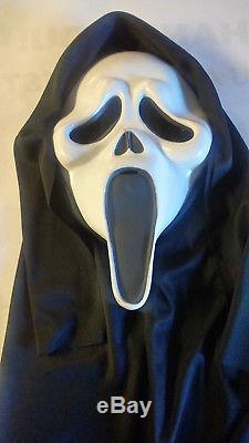 Scream 4 (2011) Screen used Ghostface killer mask and robe