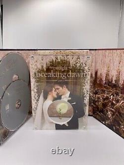The Twilight Saga Breaking Dawn Part 1 Collectors Gift Set withWedding Flower